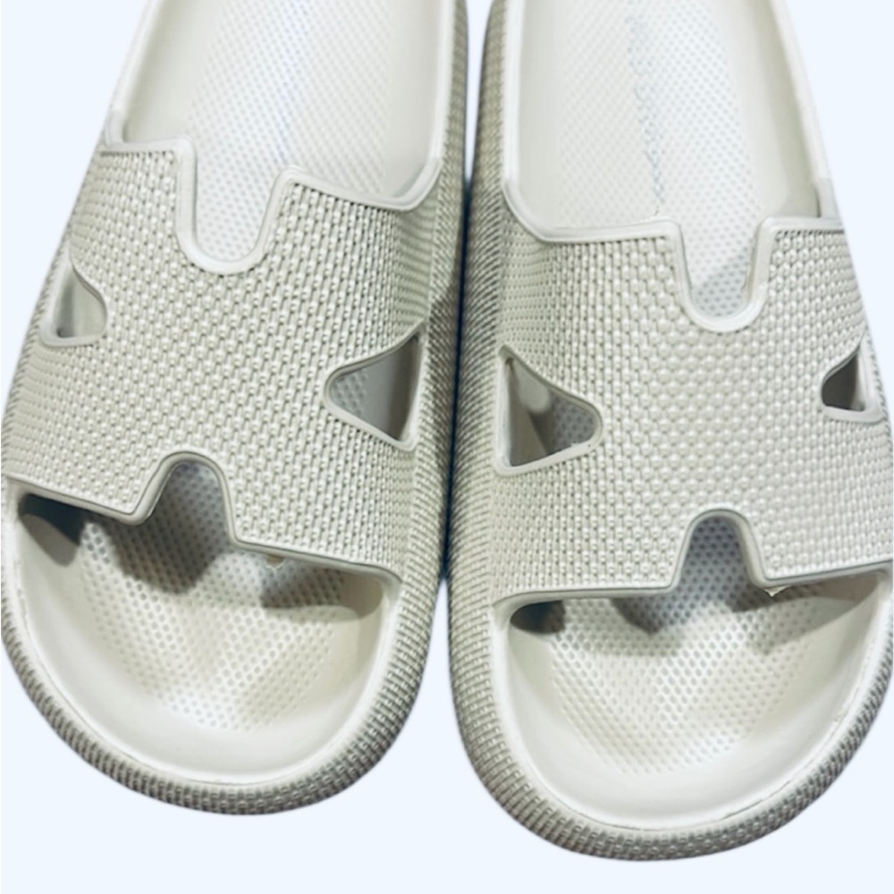 Wild Diva Lounge Maura Strap Sandals Size 6  Beige Open Toe Slip On Style New - Picture 4 of 12